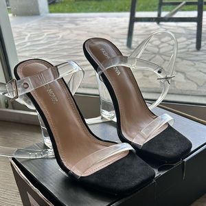 Worn a few times, very well condition